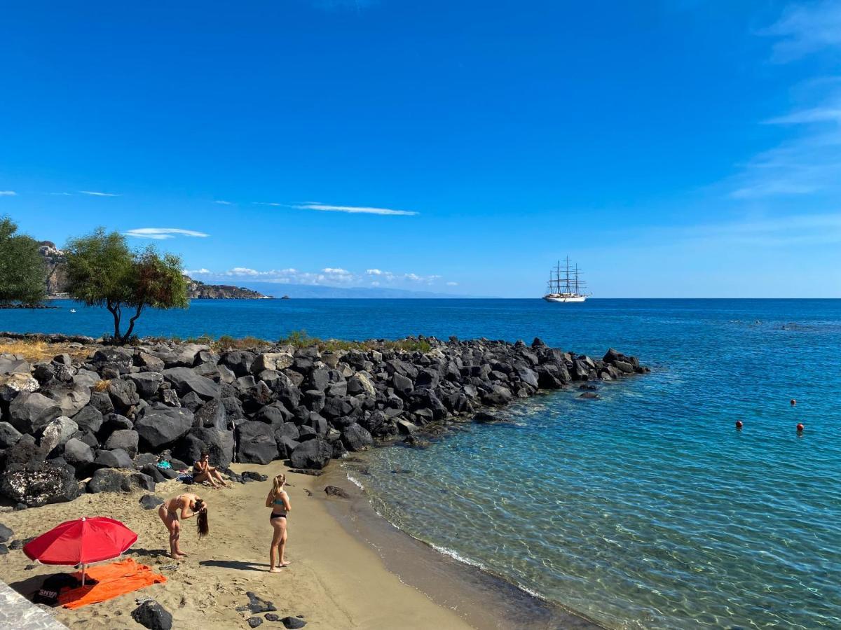Alpha22 Apartment Giardini Naxos Ngoại thất bức ảnh